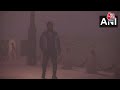 Delhi Fog Update: दिल्ली के कई इलाकों में कोहरा बढ़ा , कोहरे की वजह से विजिबिलिटी हुई बेहद कम  - 01:09 min - News - Video