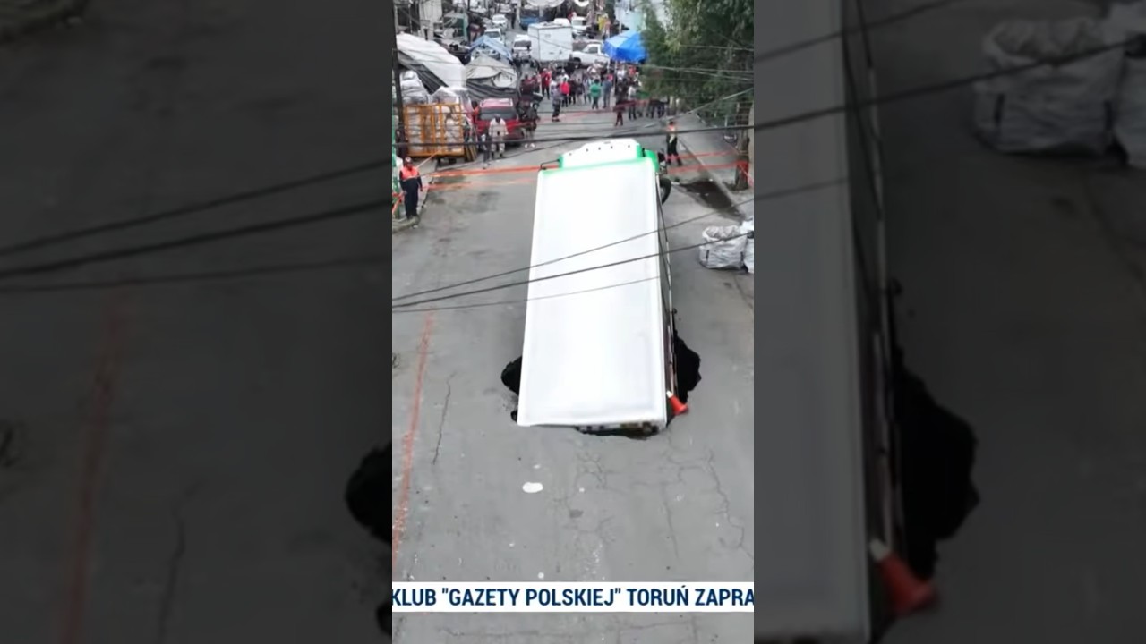 Ciężarówka wpadła do zapadliska w mieście Meksyk