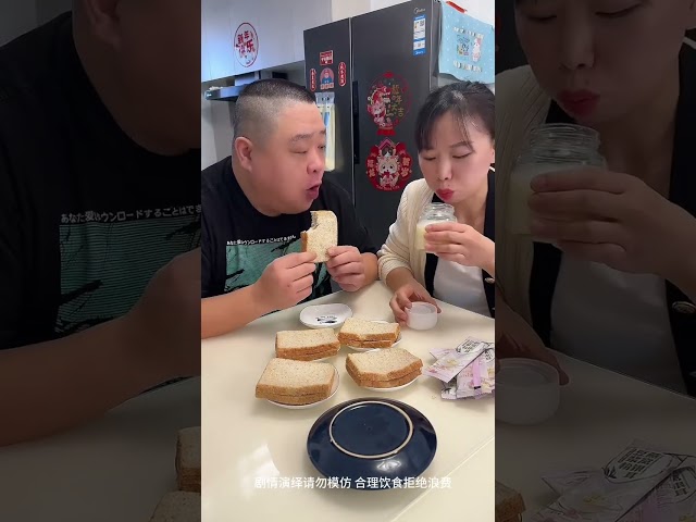自私老公吃光麵包裡的火腿腸，我等他吃飽拿出大豬肘，他傻眼了