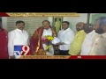 Lokesh meets Venkaiah Naidu, seeks his blessings for AP