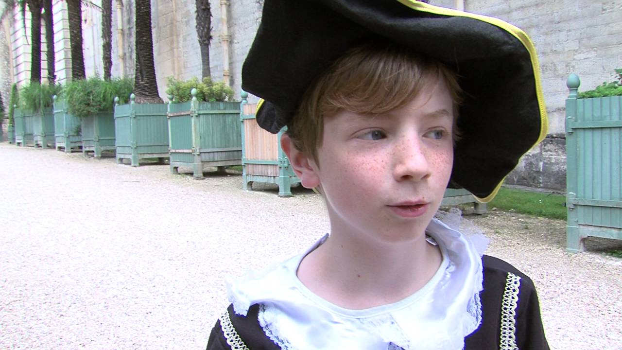 Versailles : jeunes princes et princesses au Château