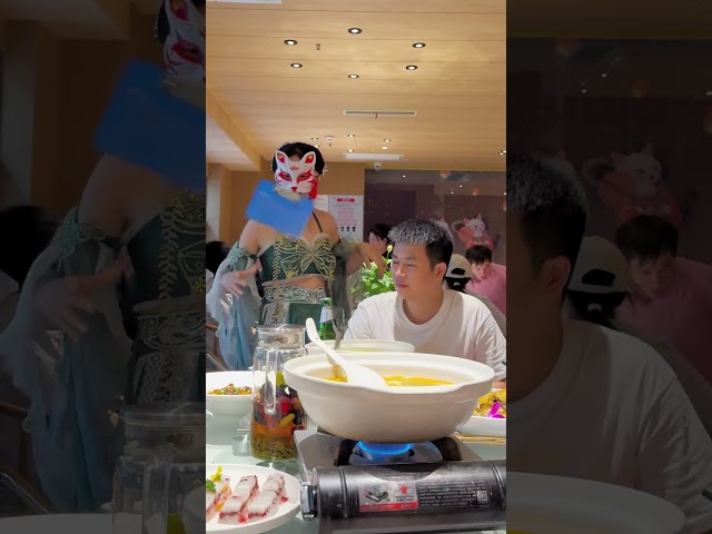 वह बहुत शांत है.丨白衣服的帅哥太冷静了吧#猫猫小可爱#汉服#二次元