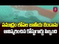 Indian Coast Guard unfurls national flag under sea, viral video