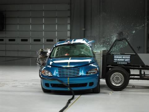 Видео краш-теста Chrysler Pt cruiser с 2006 года