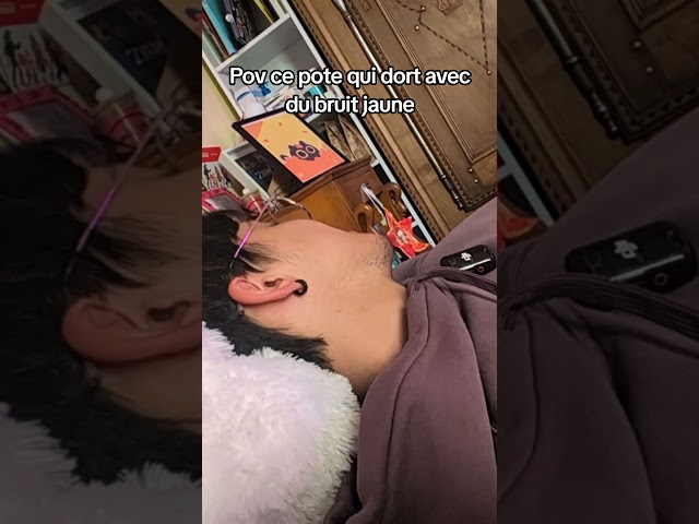 Pov ce pote qui dort avec du bruit jaune