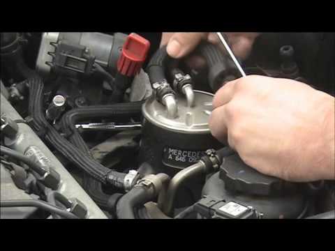 Fitting and bleeding a Mercedes diesel fuel filter - YouTube changing fuel filter duramax 