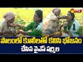 YS Sharmila had her lunch with farmers, wins hearts