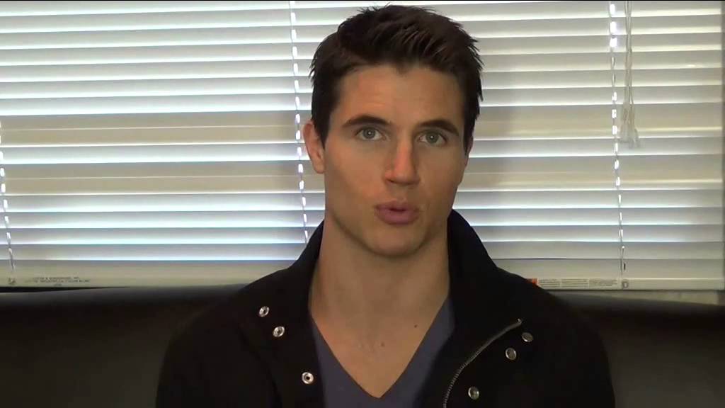 Robbie Amell Talks The Tomorrow People Youtube 