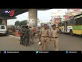 Cops close office of Amaravati JAC at Benz Circle in Vijayawada