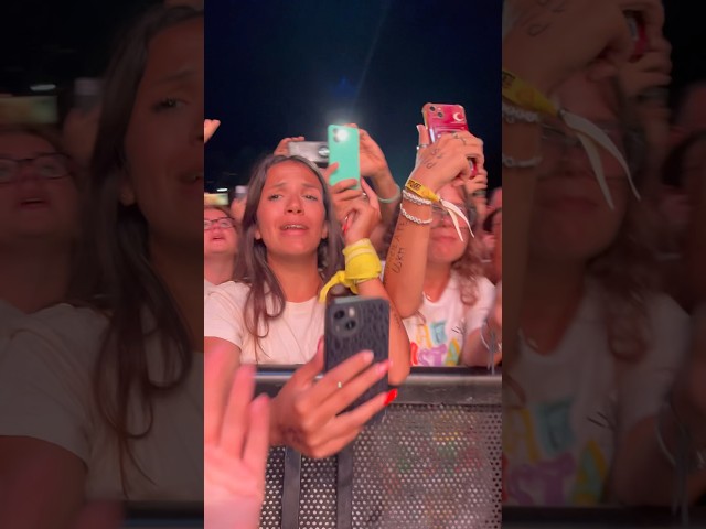 PRENDO IL TELEFONO A UNA FAN