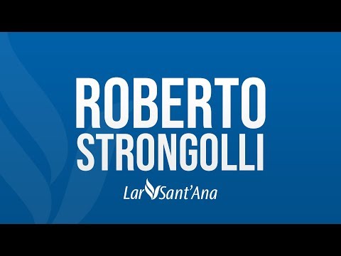 Roberto Strongoli cozinhando para o Lar Sant'Anna