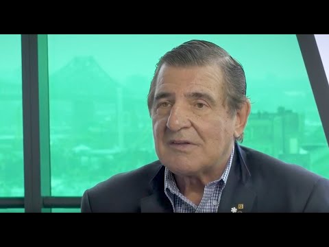 Serge Savard, ancien capitaine et ex-directeur général des Canadiens de Montréal et président de la Corporation études-sports de Sherbrooke, crée un fonds de 5 M$, le plus important de l’histoire de l’Université de Sherbrooke à être destiné aux étudiantes et étudiants athlètes du Vert & Or. Serge Savard, ancien capitaine et ex-directeur général des Canadiens de Montréal et président de la Corporation études-sports de Sherbrooke, crée un fonds de 5 M$, le plus important de l’histoire de l’Université de Sherbrooke à être destiné aux étudiantes et étudiants athlètes du Vert & Or.