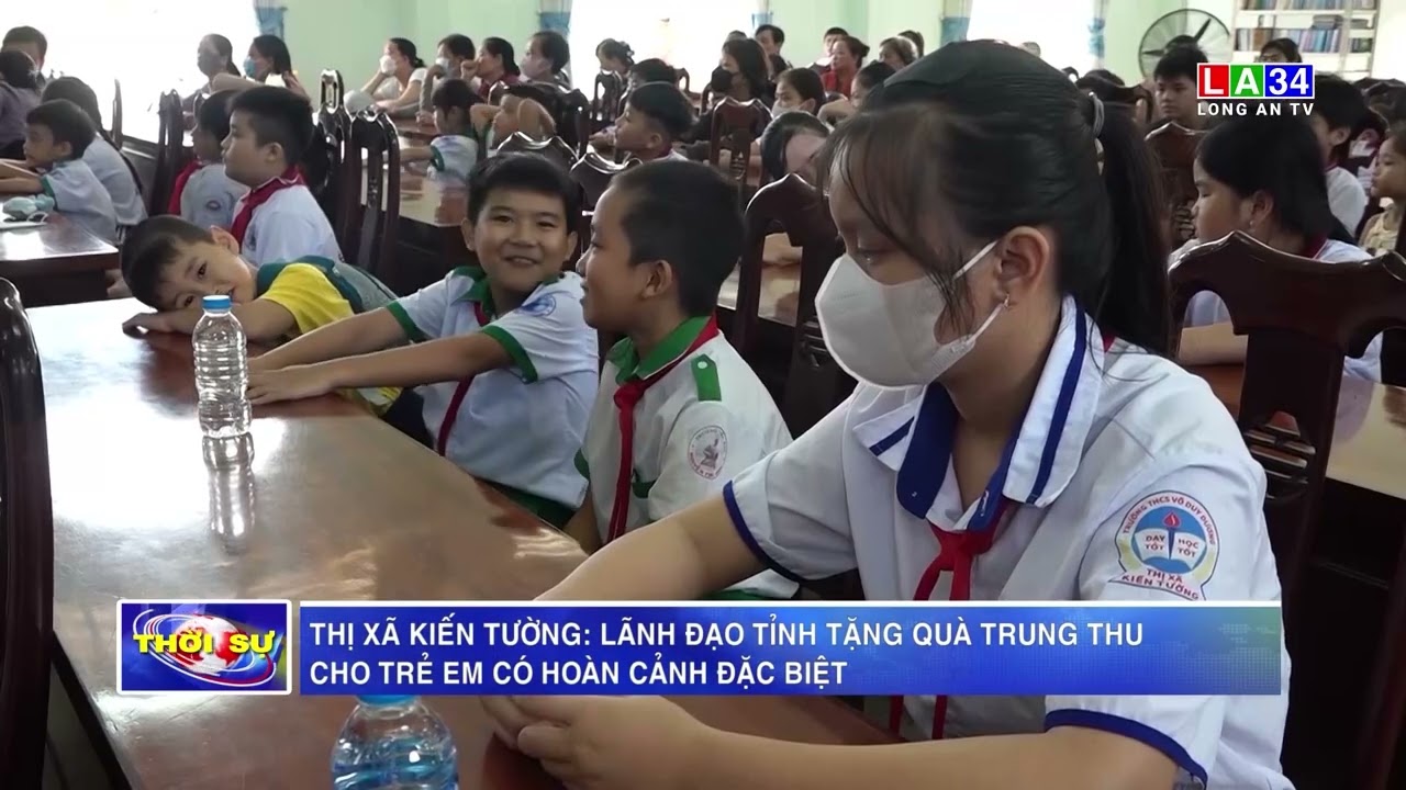 Thị xã Kiến Tường: Lãnh đạo tỉnh tặng quà trung thu cho trẻ em có hoàn cảnh đặc biệt 