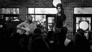 Amy Winehouse - Back to Black (Live Acoustic - SXSW)