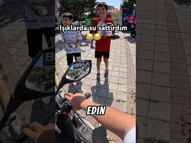 Takipçilerimi ışıklarda suladım 😂😂 #shorts #tiktok #motovlog #viral #fyp #keşfet #kurye #trendyol