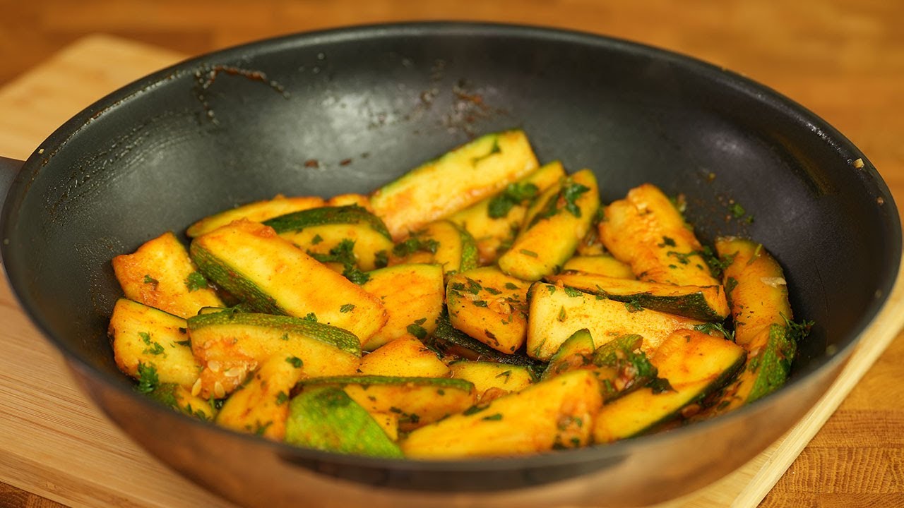 Quick & Easy Garlic Zucchini – So Delicious!
