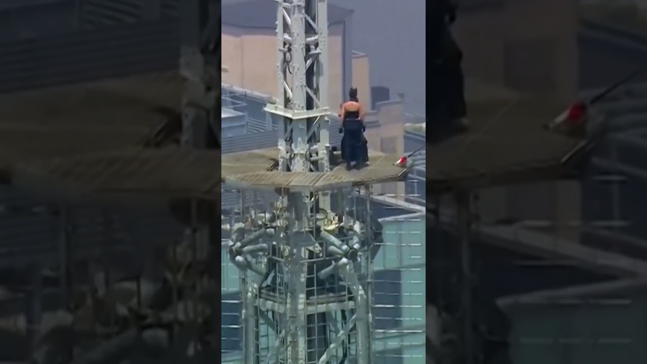 Couple climb Empire State building, appear to get engaged