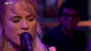 Common Linnets - Love Goes On - Song only - Live RTL Late Night