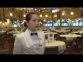 Serveuse sur un bateau de croisière