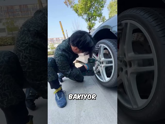 Lastiği Taktı Ama Civata Elinde Kaldı! 😅🚗