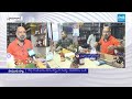 Dussehra & Gandhi Jayanti Effect : Liquor Lovers Queue At Wine Shops | Telangana | @SakshiTV
