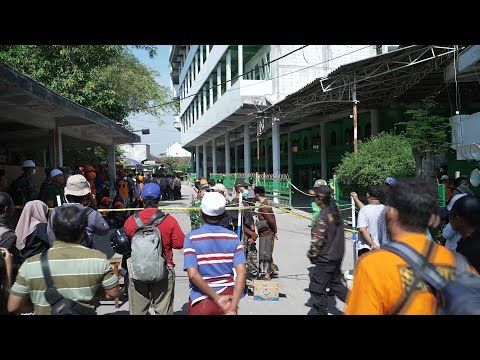 Rescue operation continues at collapsed Indonesian school | AFP