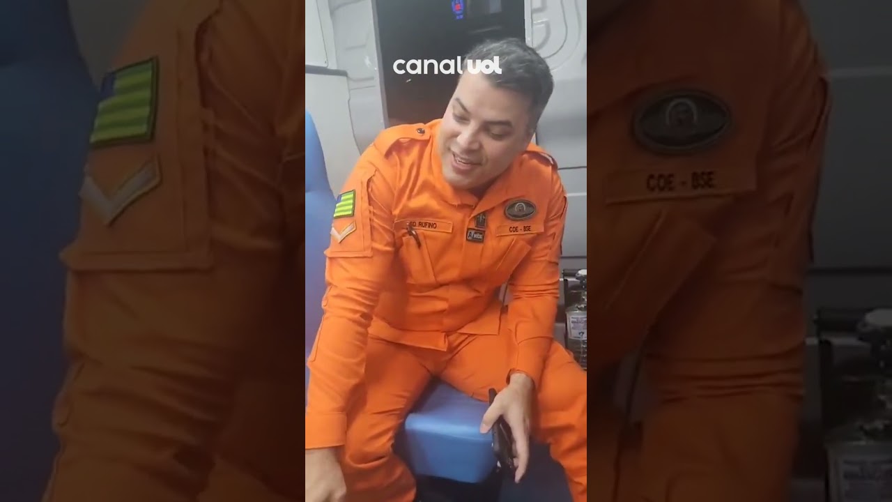 Bombeiro canta para acalmar paciente em crise dentro de ambulância veja vídeo