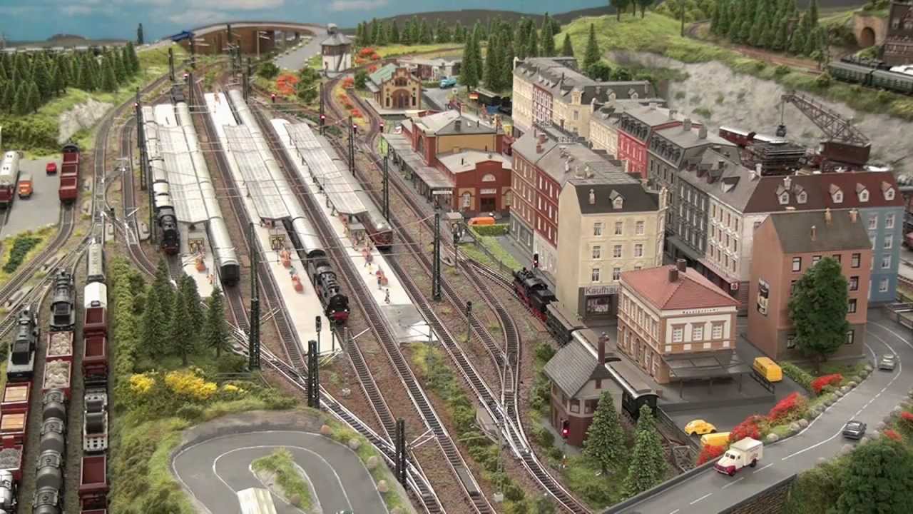 Modelleisenbahn Spur N Züge und Triebwagen im