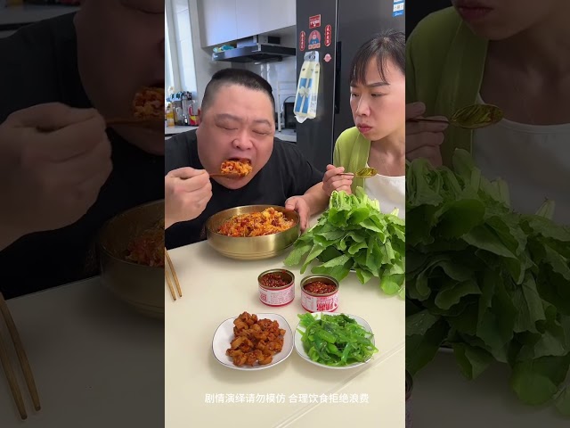 小氣老公又吃獨食，我假裝吃青菜，其實吃到紅燒肉