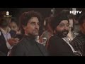 True Legend : अभिनेता Ram Charan ने बताया कैसे अपने पिता की शख्सियत से वो हुए प्रेरित  - 13:19 min - News - Video