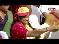 సీఎం చంద్రబాబు కాళ్ళు మొక్కిన పరిటాల సునీత | Paritala Sunitha Takes Blessings Of CM Chandrababu |ABN  - 03:16 min - News - Video