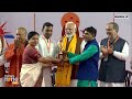 PM Modi Distributes Prizes to Winners of Sansad Sanskrit Pratiyogita at BHU | News9  - 04:59 min - News - Video