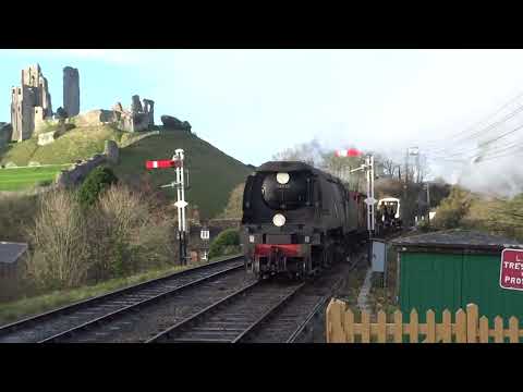 34070 Manston passing Corfe Castle on Swanage-bound Demo Freight (08/01/22)