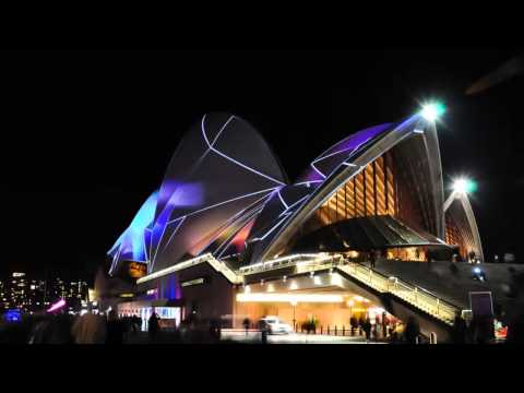 Signaling a Wave - A Timelapse Impression of Vivid Sydney 2011