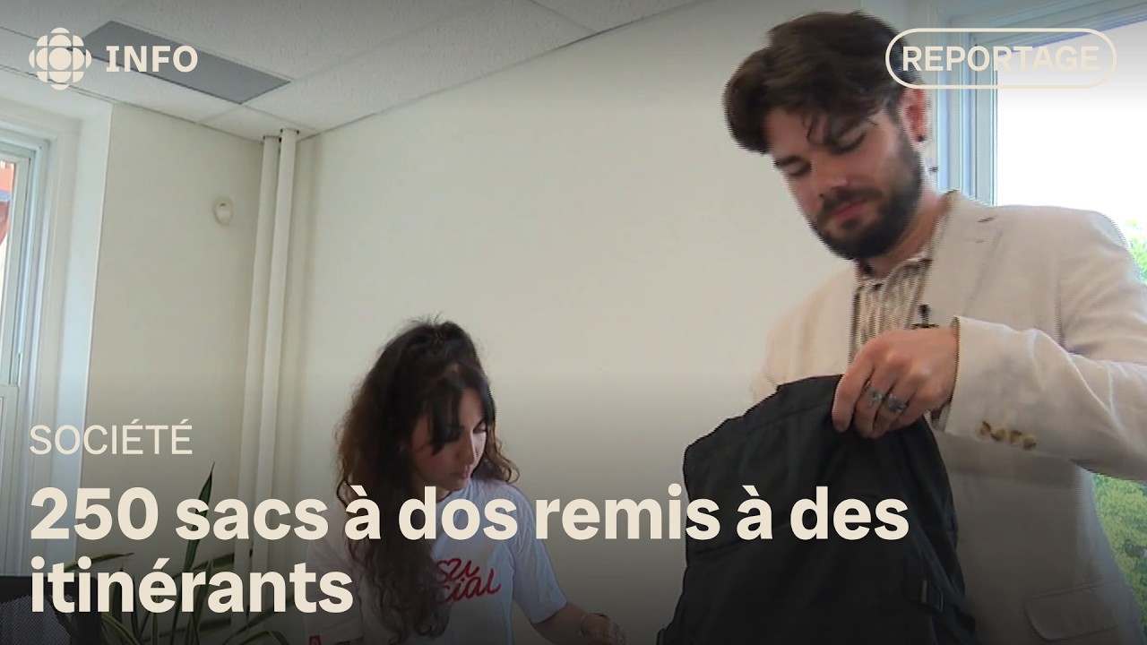 Des sacs à dos remplis de produits d'hygiène remis à des itinérants