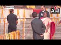 Ayodhya: President Draupadi Murmu ने किए Hanuman Garhi में दर्शन, सरयू घाट की आरती में हुईं शामिल  - 05:06 min - News - Video