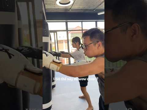 U50 đi tập kickboxing với con gái