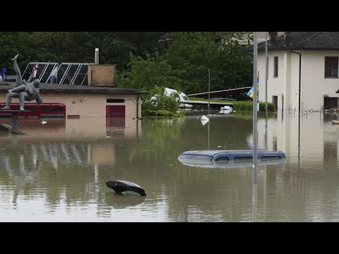 Italia: il maltempo non si attenua, a Bologna esonda un torrente, l'emergenza continua