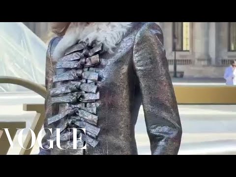 Zendaya Arrives in Louis Vuitton to Paris