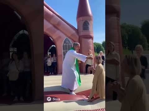 A Latina una chiesa gonfiabile #prete #chiesa #gonfiabile #ai #sora