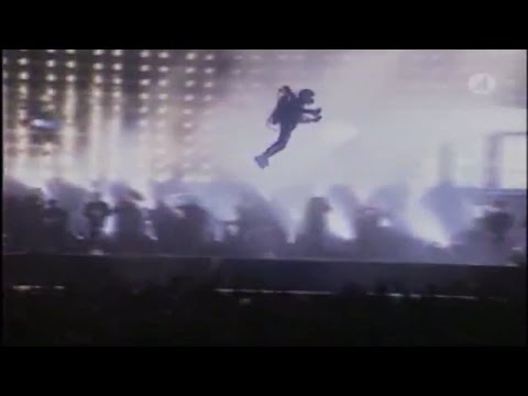 Michael Jackson Flys Away.......or Does He?