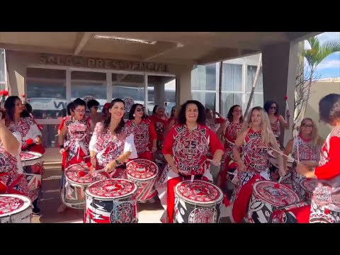 Locals play Brazilian drums to welcome President Xi Jinping to Brasilia