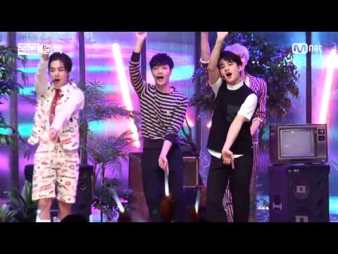 150604 Love Me Right EXO LAY Fancam @Mnet MCOUNTDOWN