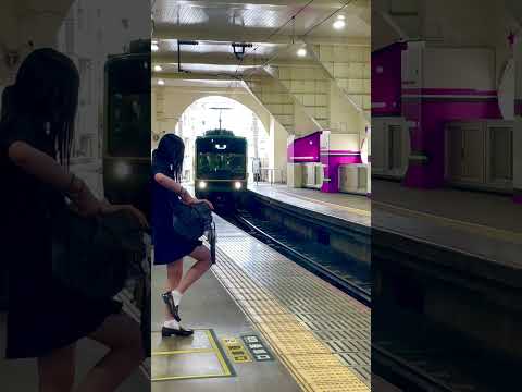 Enoden Train & School Girl at Fujisawa Station - #enoden #kamakura #schoolgirl