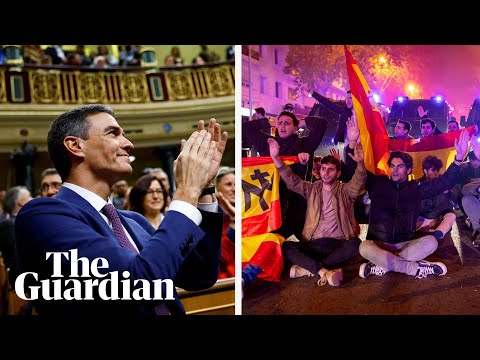 Pedro Sánchez sworn in as prime minister after night of protest