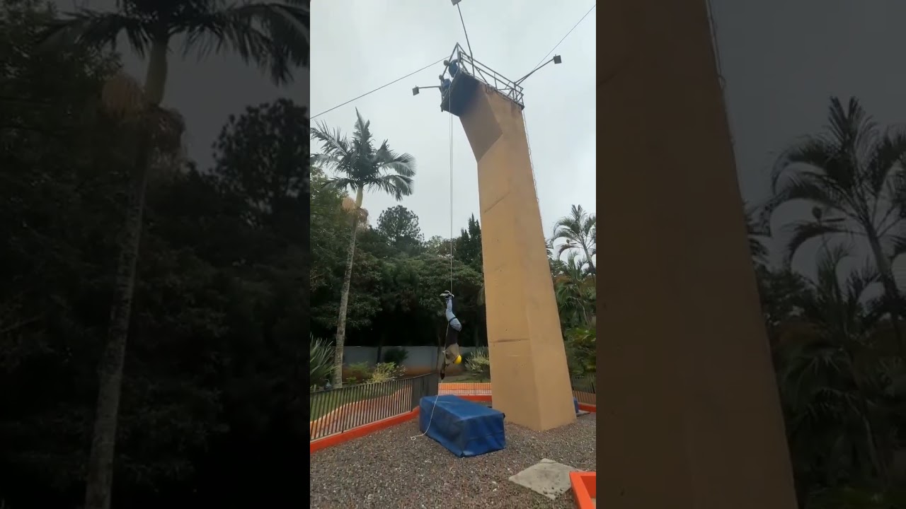 Repórter sobe parede de escalada ao vivo no BDSP e equipe grava descida shorts bastidores