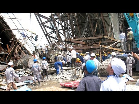 Socorristas tentam resgatar criança no Vietname