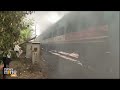Taj Express Fire | Fire broke out in two coaches of Taj Express between Tughlakabad - Okhla #fire  - 00:46 min - News - Video