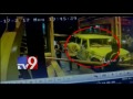 BJP MLA Rakesh Rathore slaps toll plaza employee in UP