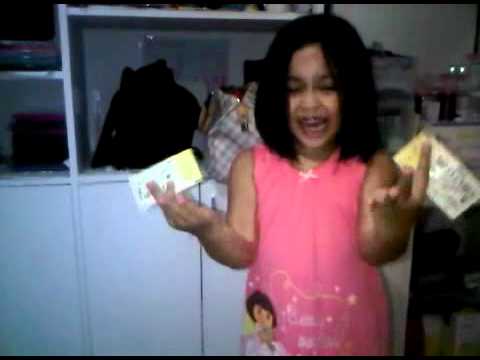 Little girl thanks Yahoo! Philippines for Miley Cyrus concert tickets